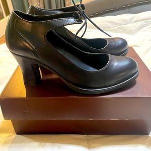 Neosens (handmade shoes from La Rioja Spain) leather Baladi heels.